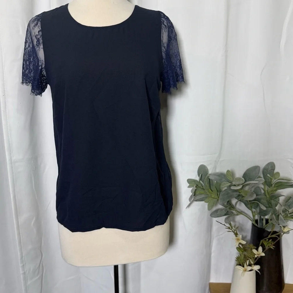 3/$20 41 Hawthorn Navy Blue lace detail Short Sleeve top women’s size small